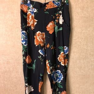 Floral pants. Fits slim skinny.